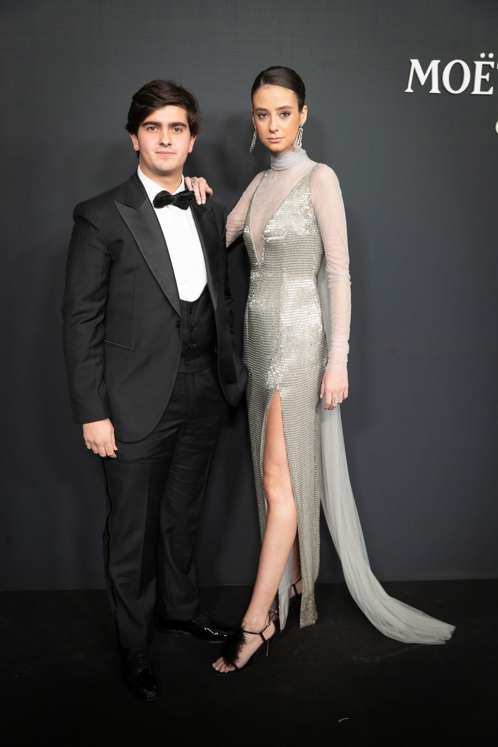 todos los looks de la fiesta möet en madrid, con el primer posado de victoria federica y su novio
