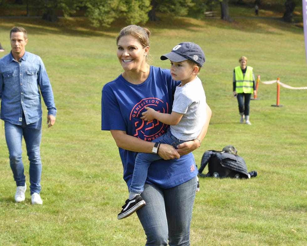 Victoria de Suecia con sus hijos Estela y Óscar