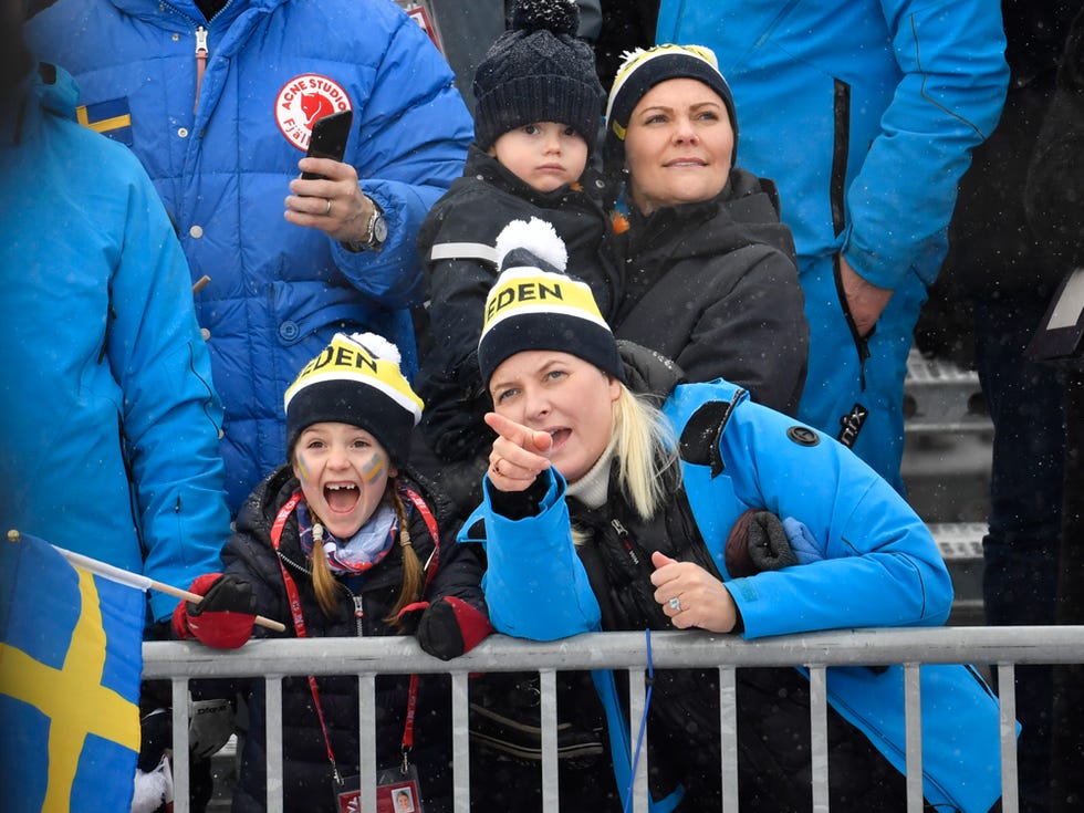 Daniel de Suecia, Haakon de Noruega, Mette-Marit de Noruega, Príncipe Óscar, princesa Estela, princesa Victoria, Haakon y Mette-Marit de Noruega derrochan amor en los deportes de invierno, Haakon y Mette-Marit de Noruega, pasión en los deportes de invierno, Haakon y Mette-Marit de Noruega se divierten con los herederos al trono sueco