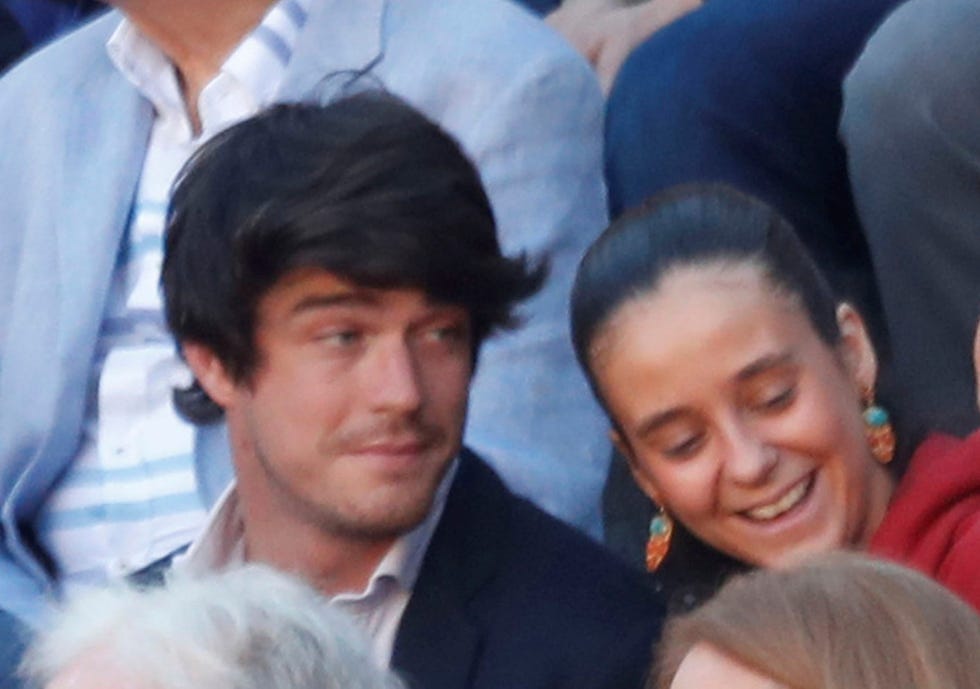 la hija de la infanta elena se divierte en las ventas