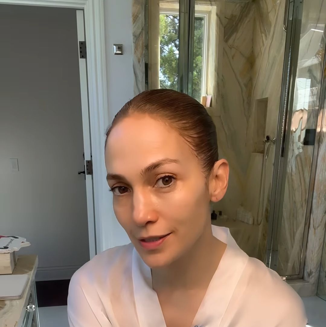 Jennifer Lopez shows off 'makeup-free glow' in Instagram tutorial