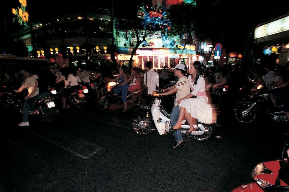Zaterdagavond in Saigon De stad telt vijf miljoen motorfietsen