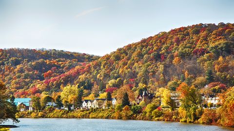 preview for 28 Small Towns With Beautiful Fall Foliage