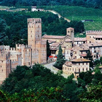view of castell'arquato with rocca viscontea, emilia romagna, italy