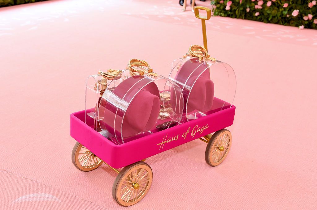 met gala 2014 (pink rickshaw)