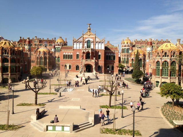 vista del hospital renacentista de sant pau, que acogerá la milla de sant pau 2020 con 100 corredores