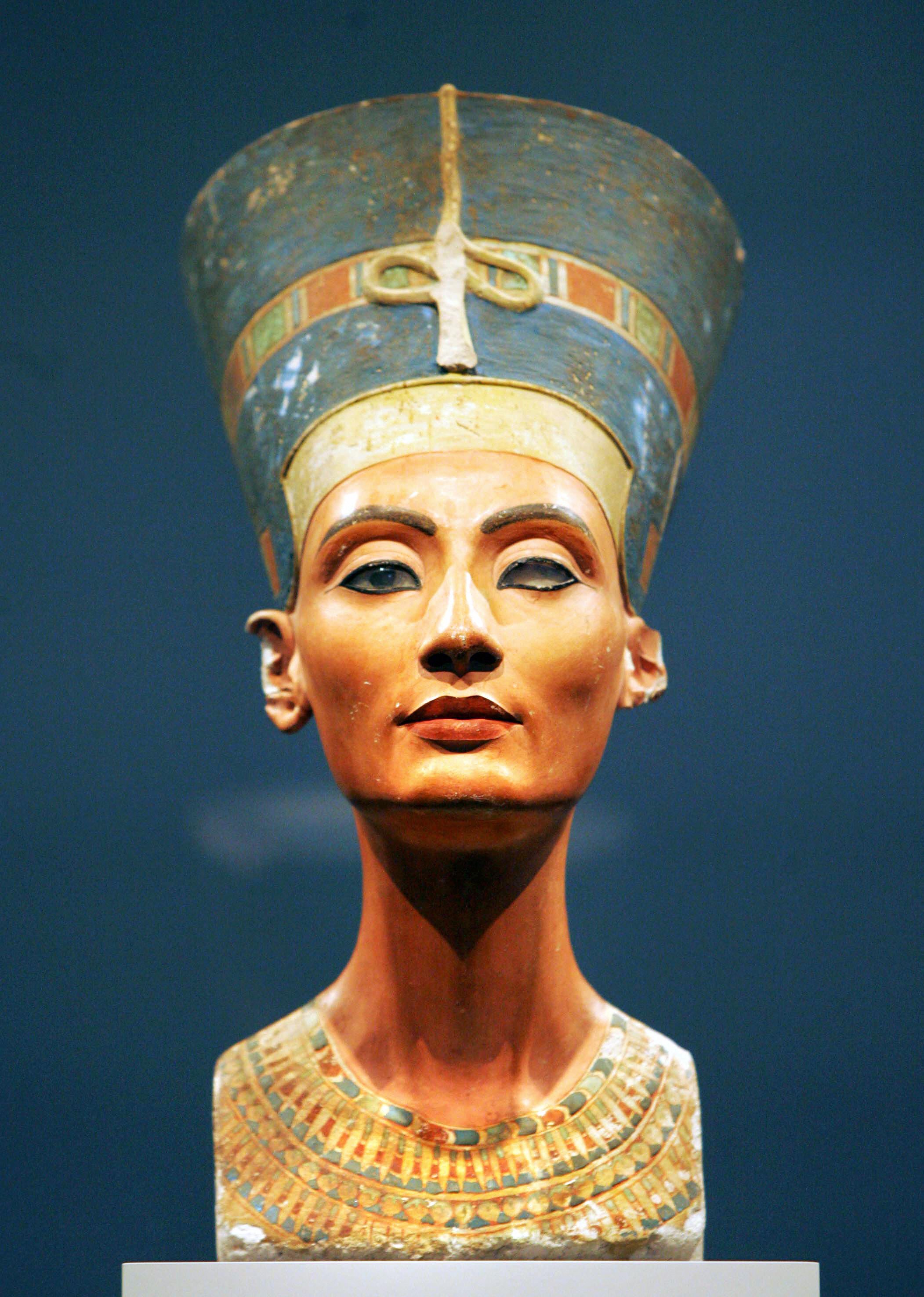 Excerpt from 'Eyeliner: A Cultural History': The Power of Queen Nefertiti's  Eyeliner
