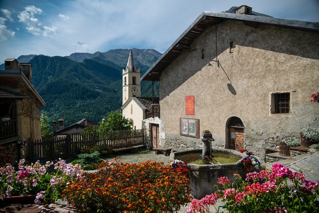 usseaux borgo dei murales