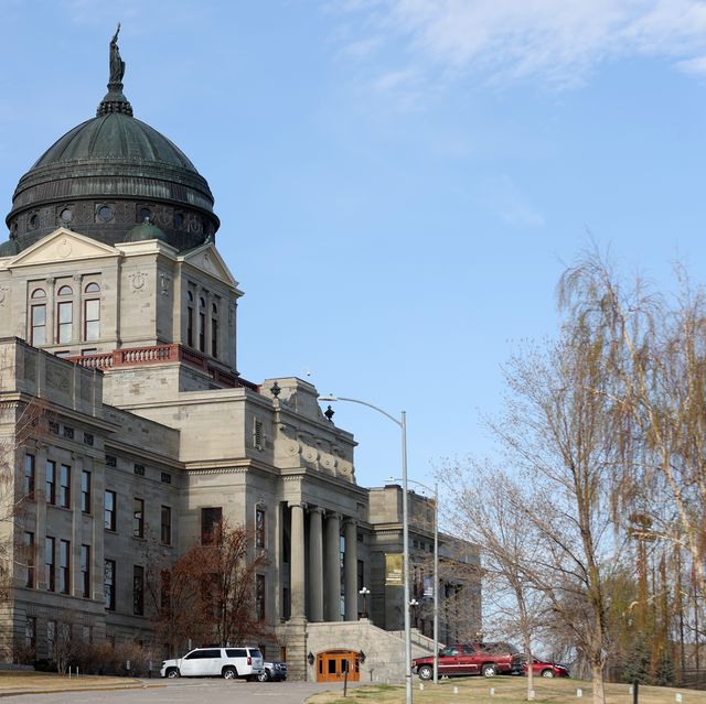 Republicanos de Montana proíbem a parlamentar transgênero Zooey Zephyr de votar no plenário da Câmara