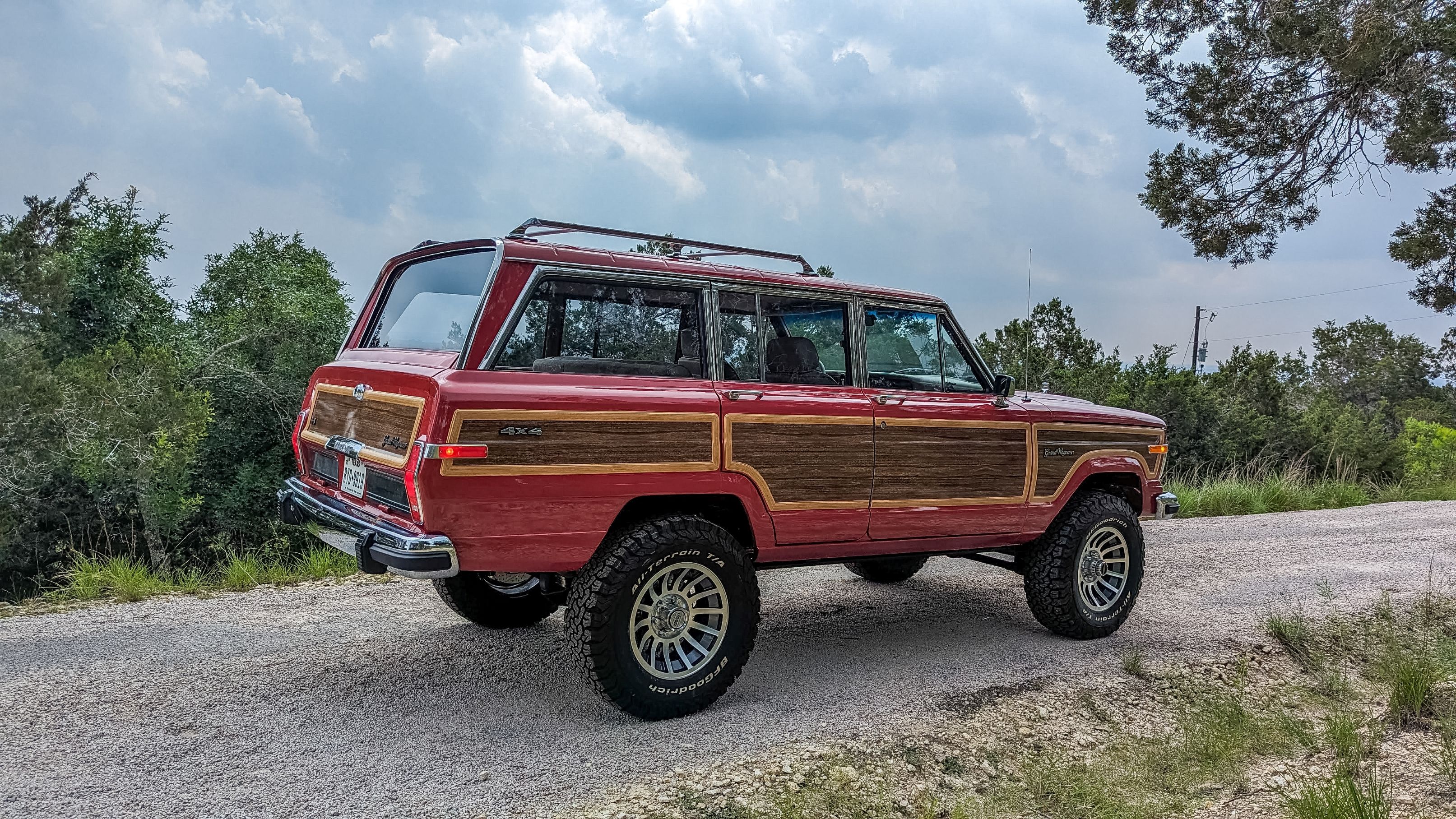 This 1988 Jeep Grand Wagoneer Packs 807 HP Of Hellcat Redeye Power