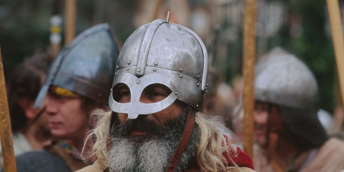 In het Engelse York verkleden acteurs zich als Vikingen voor een heropvoering tijdens het jaarlijkse Viking Festival van het Jorvik Viking Museum