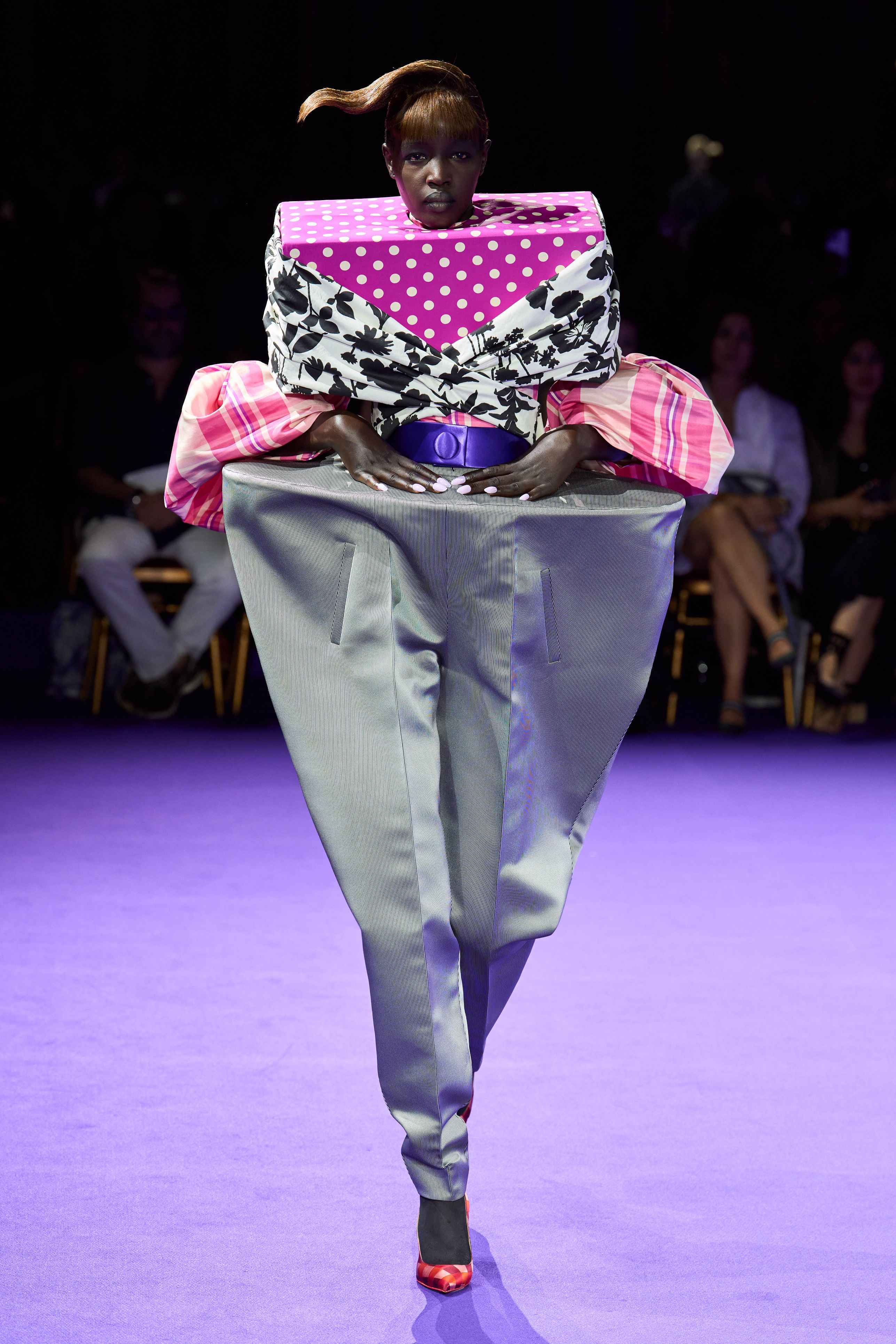 viktor-e-rolf-hc-f24-020- viktor-e-rolf-hc-f24-020-