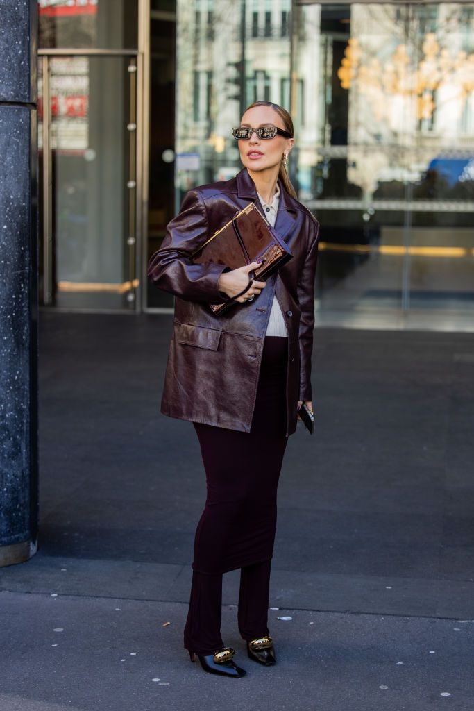 come abbinare il blazer secondo lo street style di parigi per la moda primavera 2024