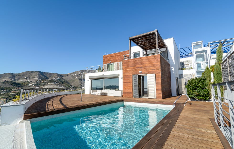 villa con piscina de airbnb en almuñécar