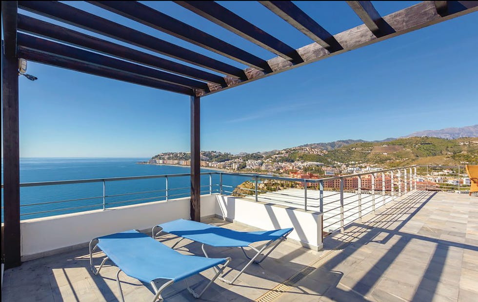 villa con piscina de airbnb en almuñécar