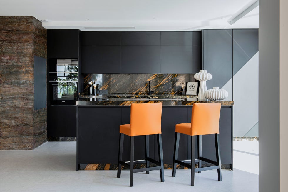 cocina negra con isla
