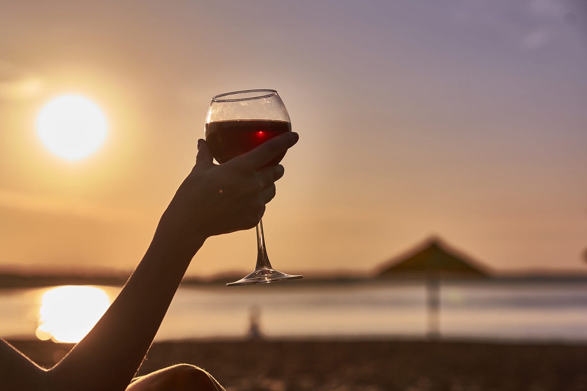 El vino tinto de Rioja que es fresco, sabe a frutas rojas frescas, cuesta menos de 10 euros y tiene 91 puntos Parker