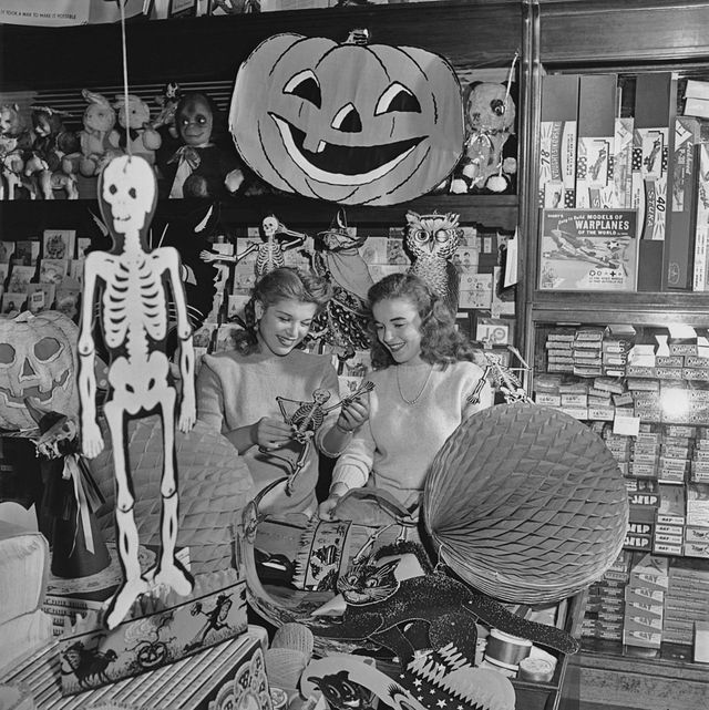 Tìm hiểu 1980s halloween decor Phong cách trang trí Halloween thập niên 1980