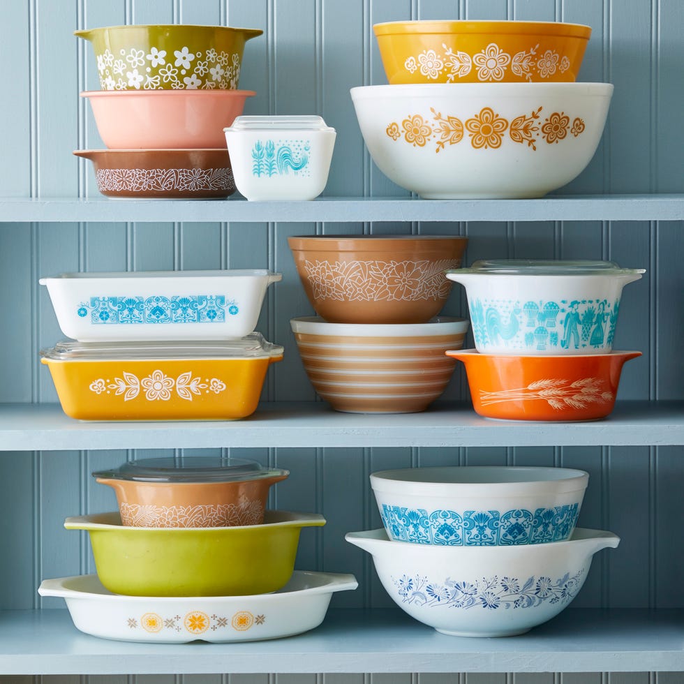 vintage pyrex bowls and dishes