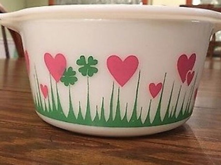https://hips.hearstapps.com/hmg-prod/images/vintage-pyrex-lucky-in-love-1519246185.png?crop=0.7680180180180181xw:1xh;center,top&resize=1200:*