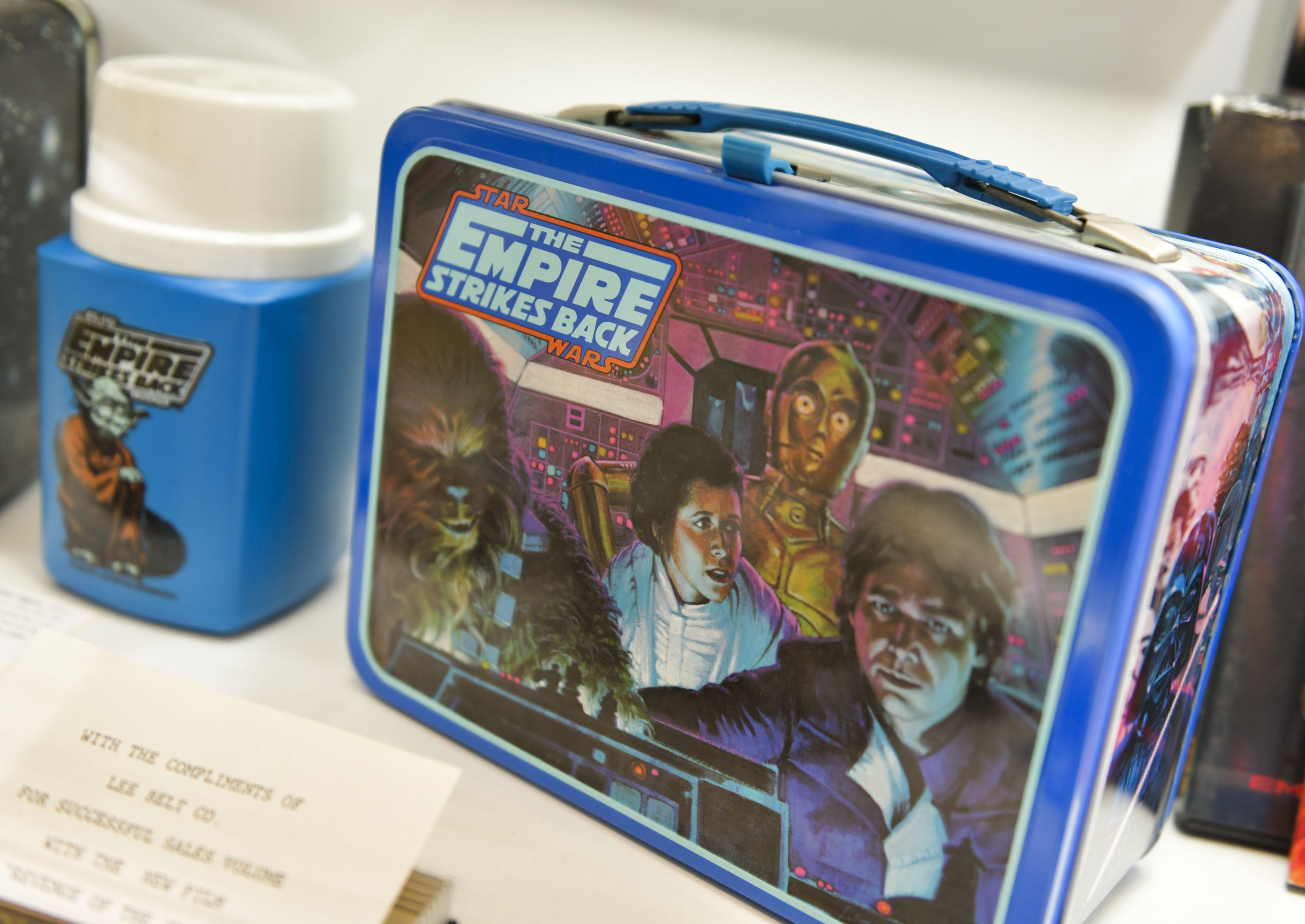 https://hips.hearstapps.com/hmg-prod/images/vintage-the-empire-strikes-back-lunchbox-and-thermos-at-the-news-photo-1663869198.jpg