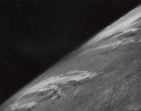 Dit beeld van de aarde uit 1946 was de eerste foto die in de ruimte werd genomen
