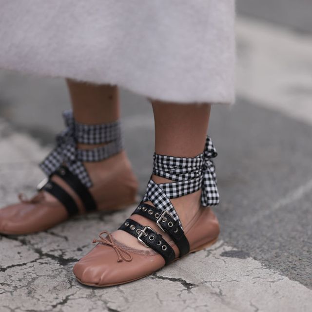 Professional Non Slip Knitted Yoga Socks For Women Striped Mid