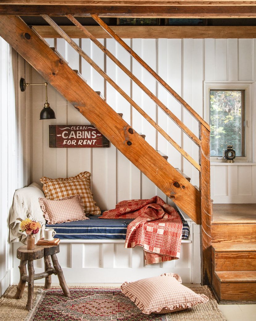 virginia mountain cottage staircase cove reading nook