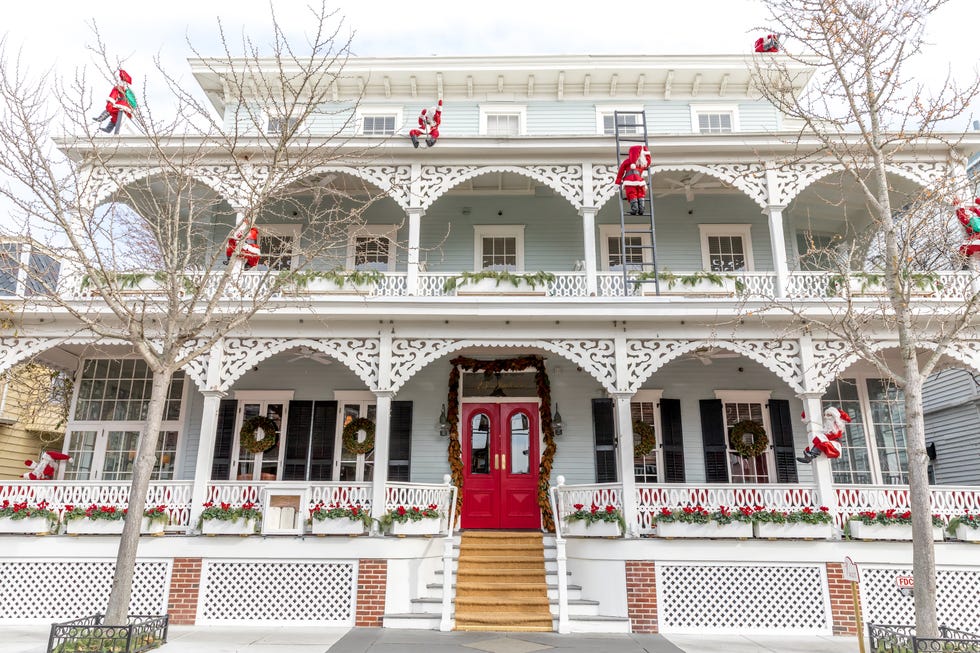 Building, Architecture, Home, House, Facade, Balcony, Porch, Historic house, Mansion, Classical architecture, 