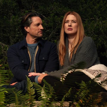 virgin river l to r martin henderson as jack sheridan and alexandra breckenridge as mel monroe in episode 3010 of virgin river cr courtesy of netflix © 2021