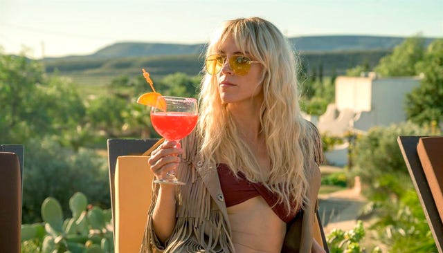 maggie civantos, caracterizada como maca, su personaje en 'vis a vis el oasis'