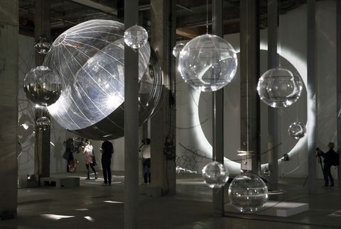 "On Air" : Tomas Saraceno's Exhibition At Palais De Tokyo In Paris