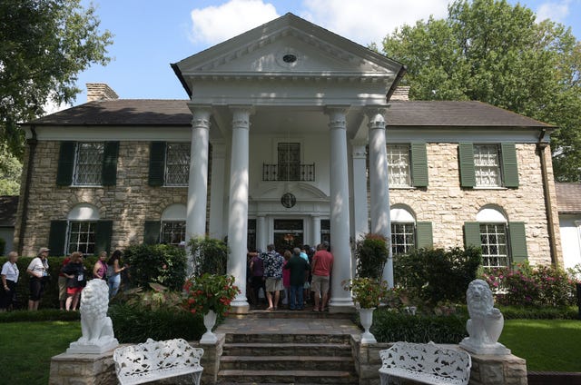 Elvis Presley's House: Graceland Mansion Facts, Hours, Tours