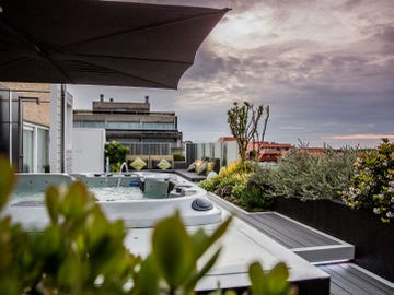 Terraza en un ático: jacuzzi