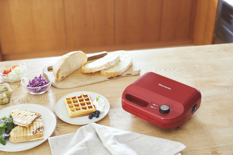 日本小家電品牌Vitantonio推出鬆餅神器、自動研磨悶蒸咖啡機、不鏽鋼雙層咖啡濾壓保溫瓶和手持式攪拌棒