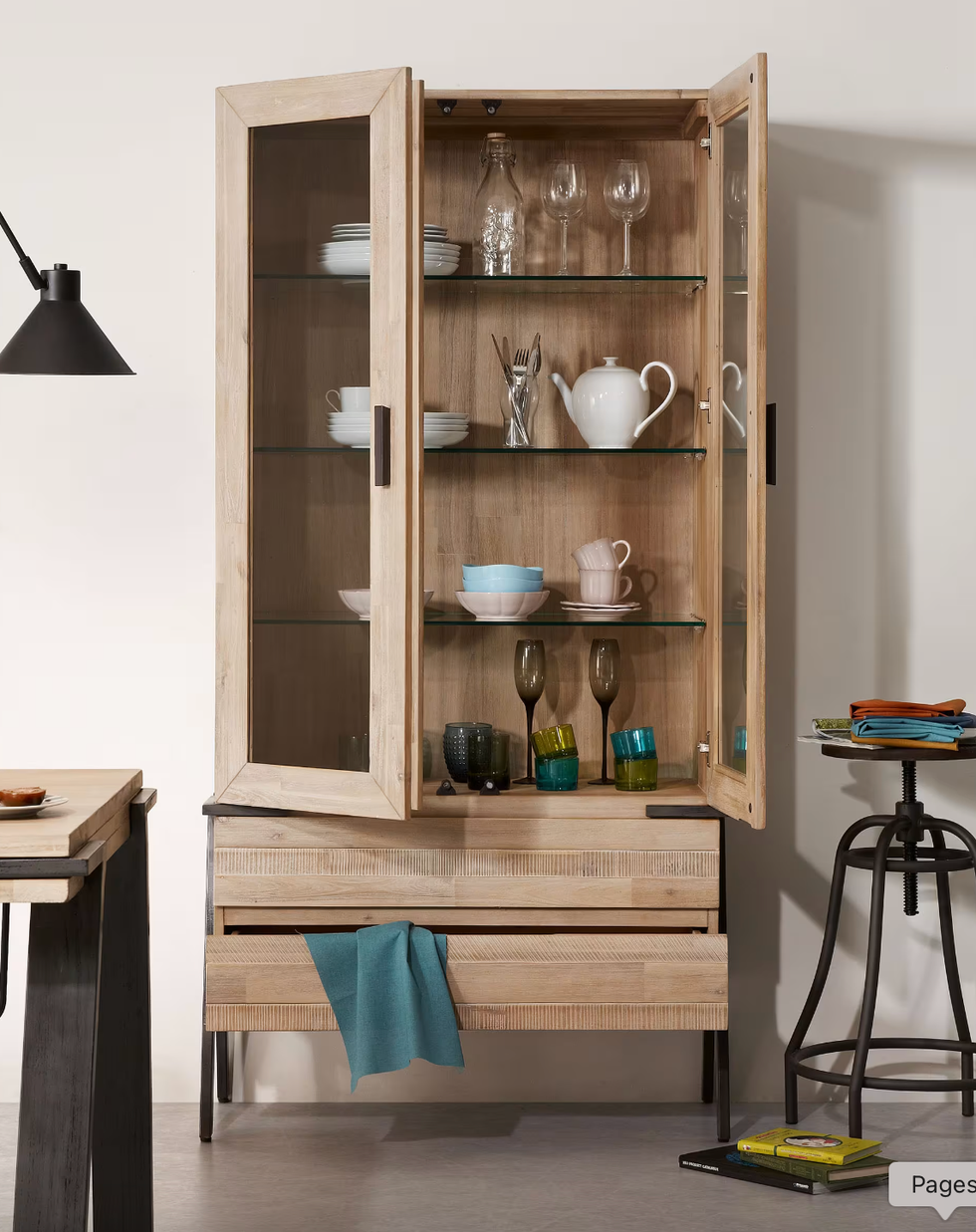vitrina thinh de madera con cajones