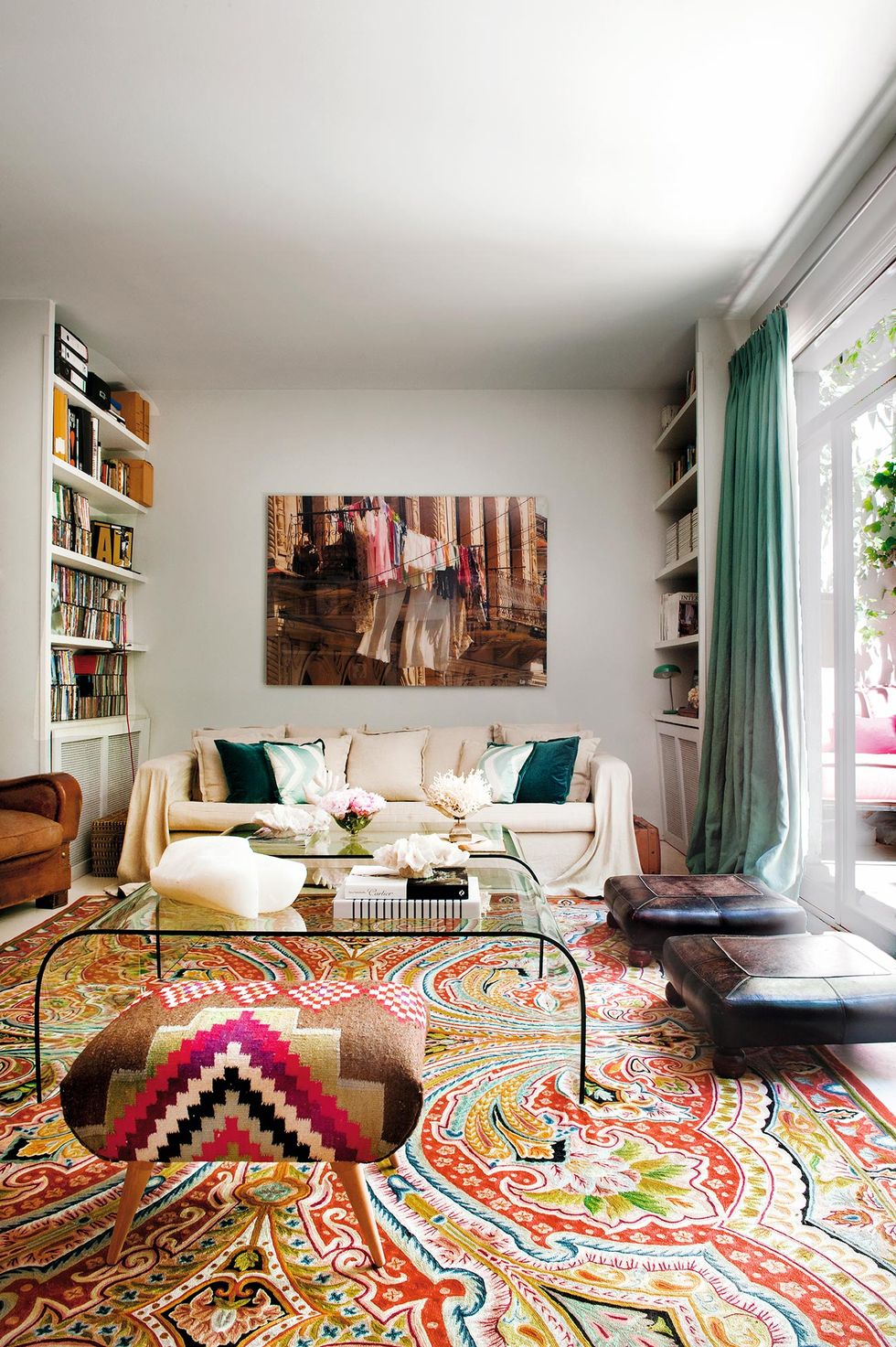 Alfombra con color para un dormitorio clásico :: Imágenes y fotos