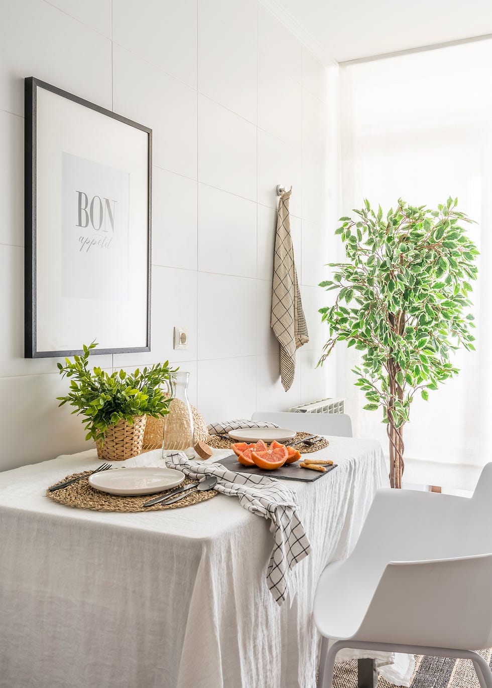 cocina blanca con office