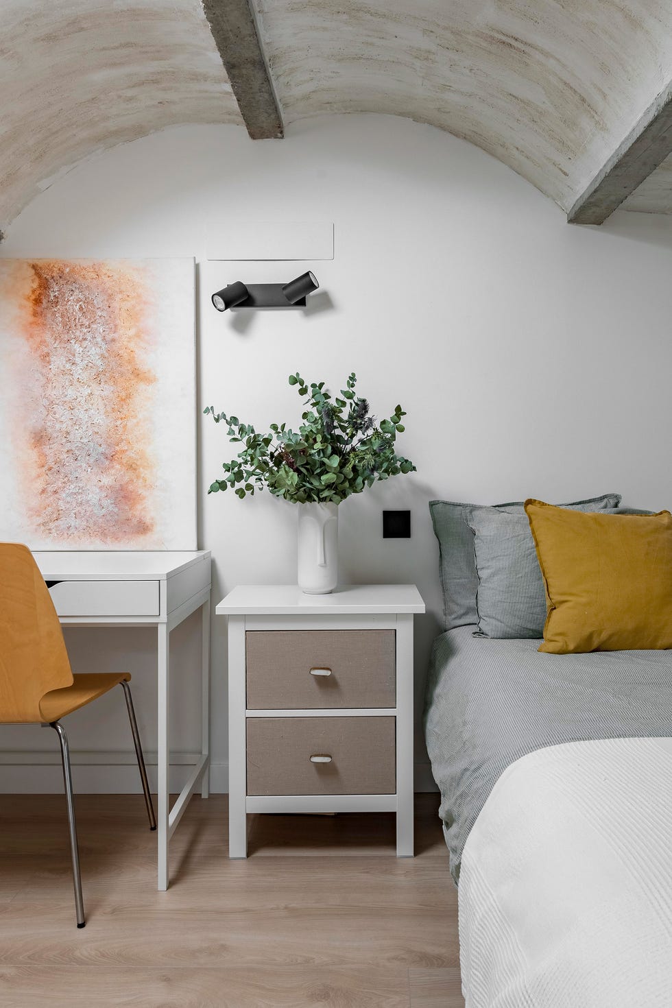 habitación con techo abovedado