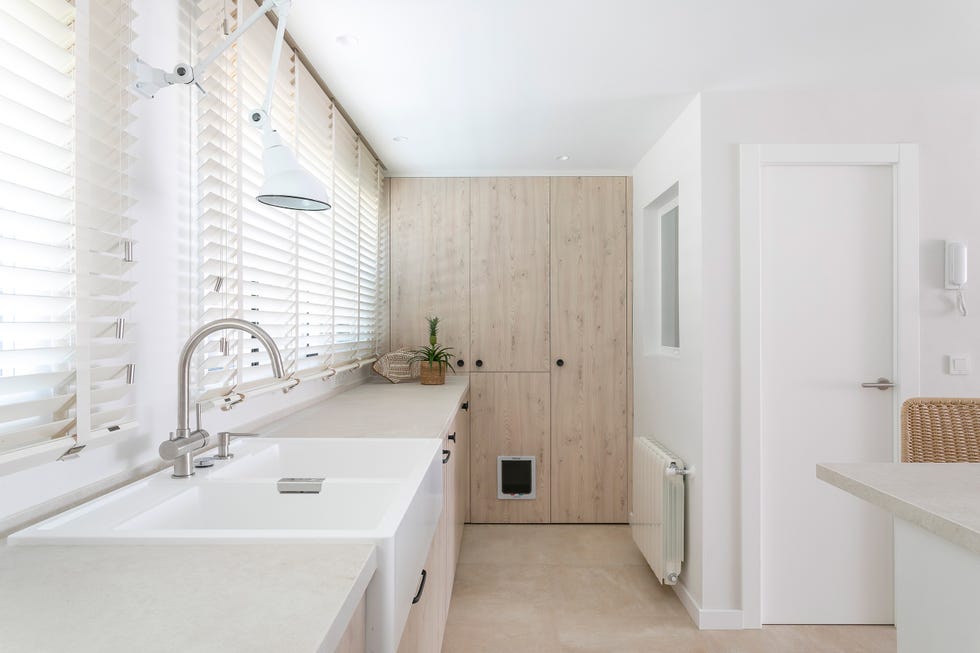 cocina con frentes de madera natural
