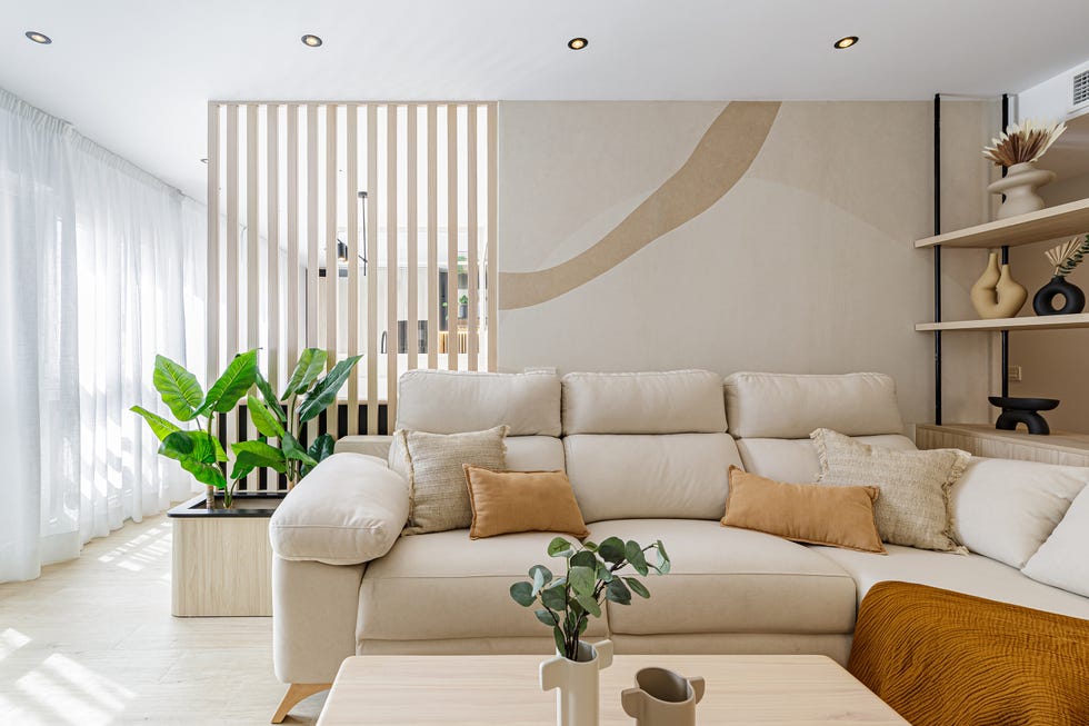 sofá beige con chaise longue