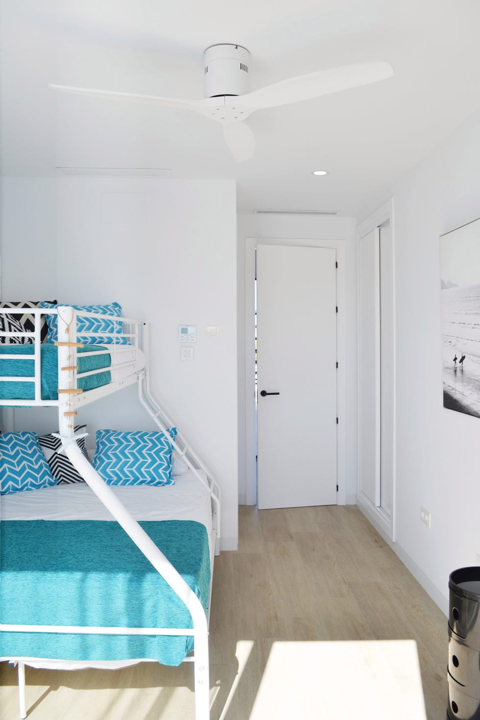 habitación con dos literas