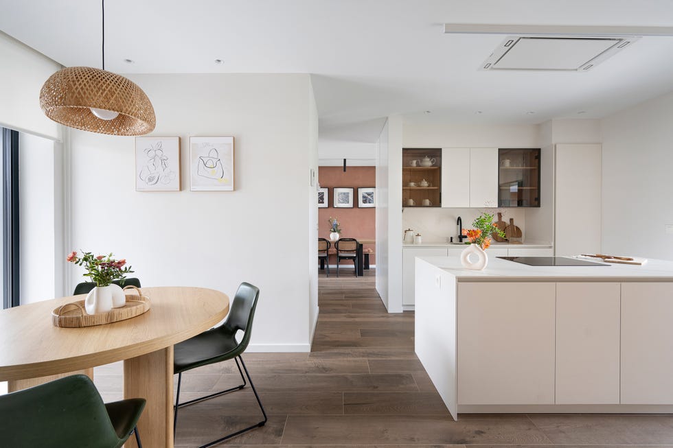 cocina abierta con isla y comedor