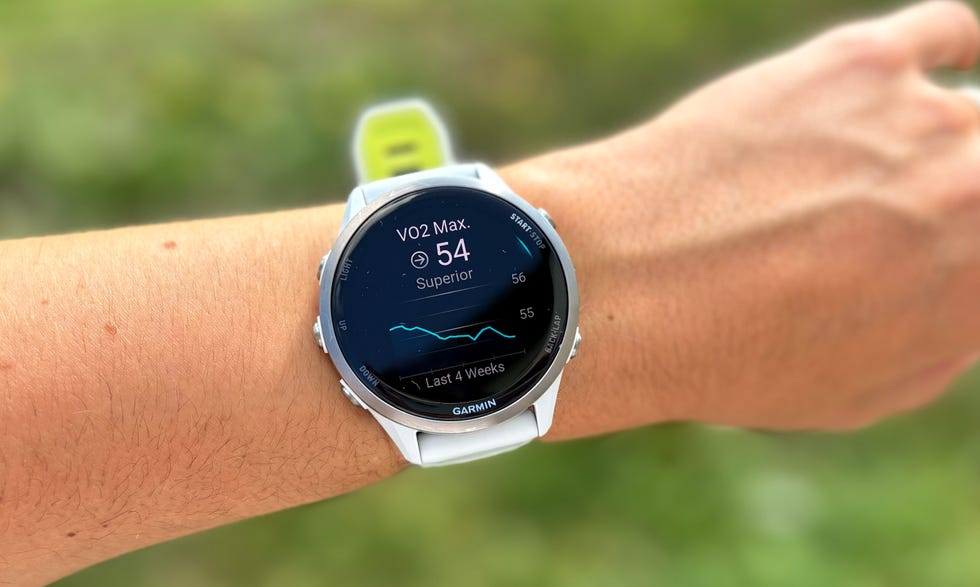 fitness watch displaying vo2 max value