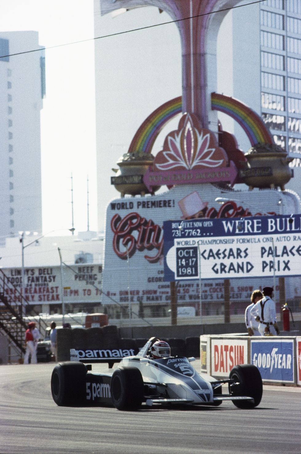 caesar's palace, las vegas, nevada, usa 15 17 october 1981 nelson piquet brabham bt49c ford cosworth, 5th position to clinch the world championship ref 81lv16 world copyright lat photographic