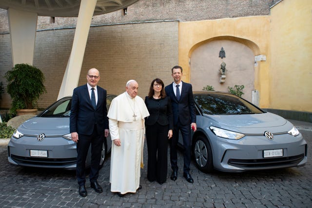 Volkswagen electrifica el Vaticano: la familia ID llega al Papa