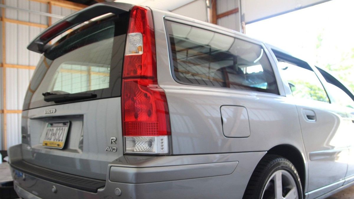 Volvo V70R: The Perfect Manual Wagon, For Sale