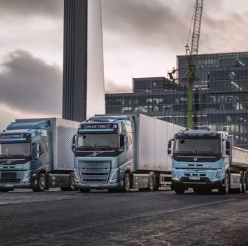 Volvo Begins Sales of Heavy-Duty Electric Trucks