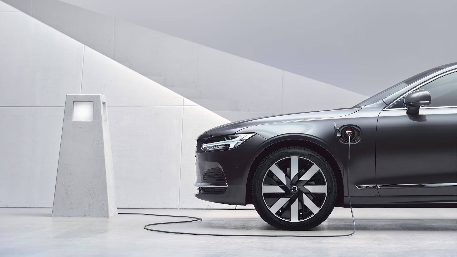 Volvo deals sedan electric