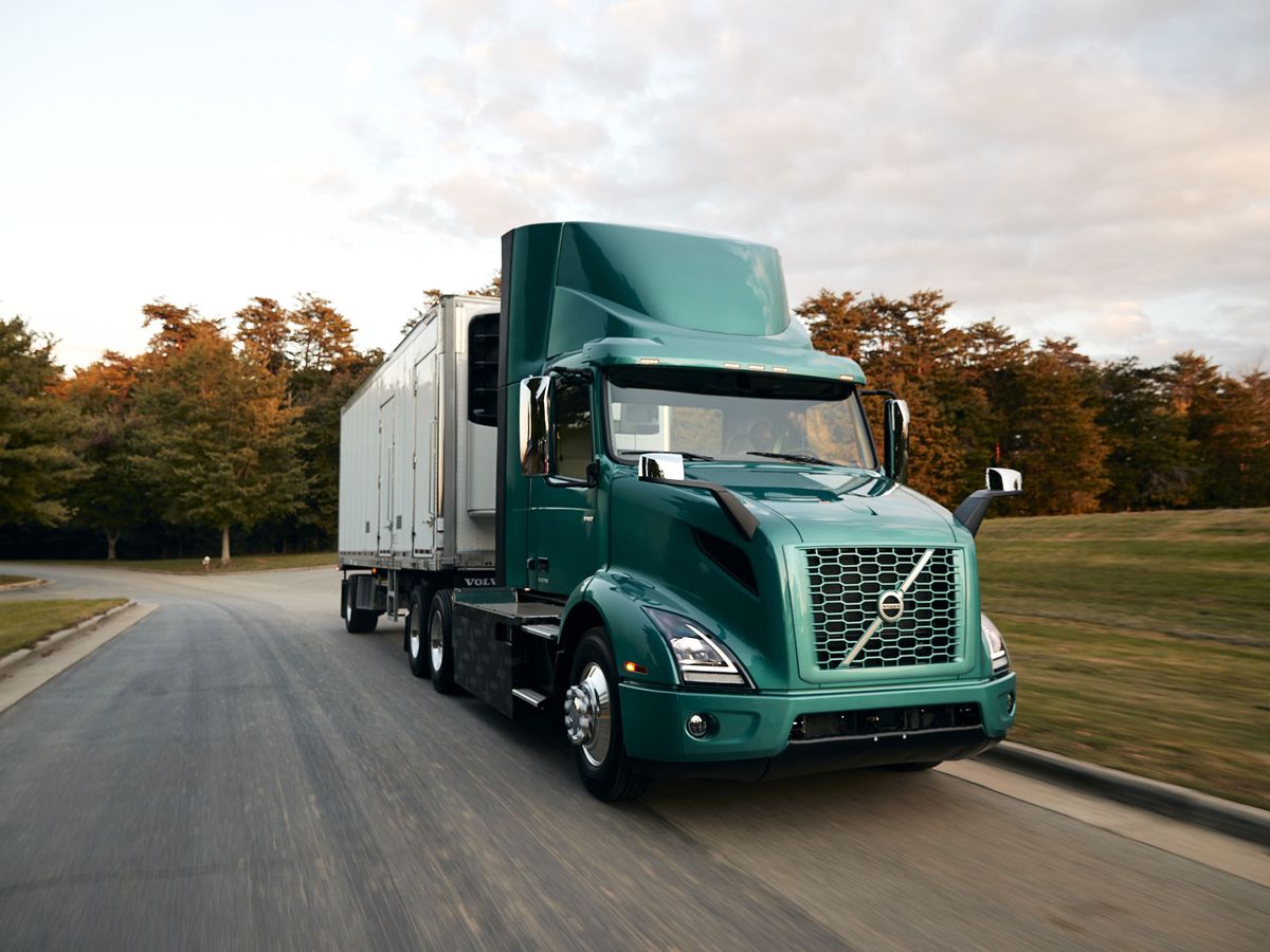 Regan uld Diskurs Volvo's Electric Semi Truck with 150-Mile Range Coming in 2021